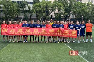 巴萨传奇队重庆之旅圆满结束 于重庆龙兴足球场3-1战胜IFDA全明星